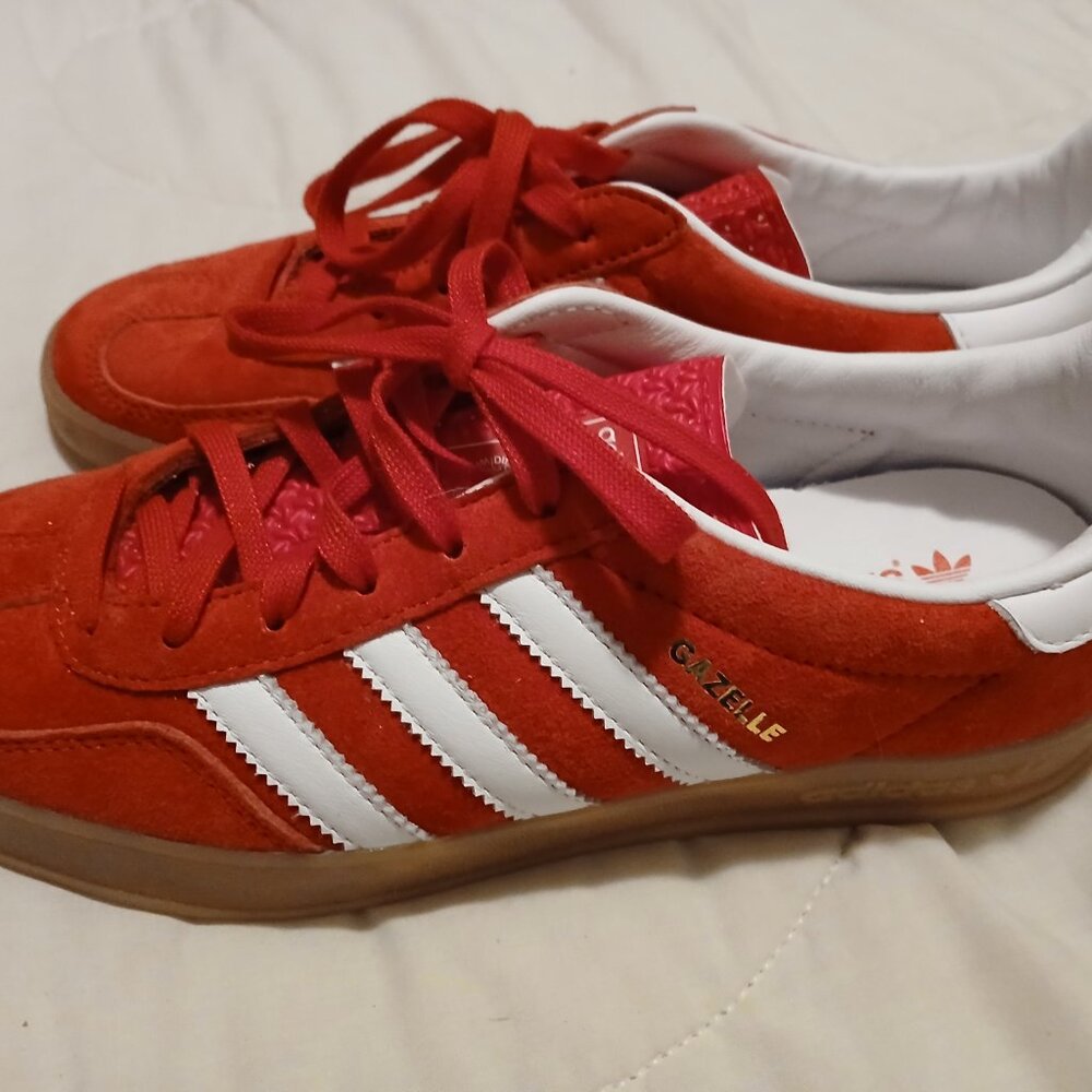 Adidas Gazelle Mens 6/Women's 8 Red Sneakers - Lightly Worn, Excellent Condition